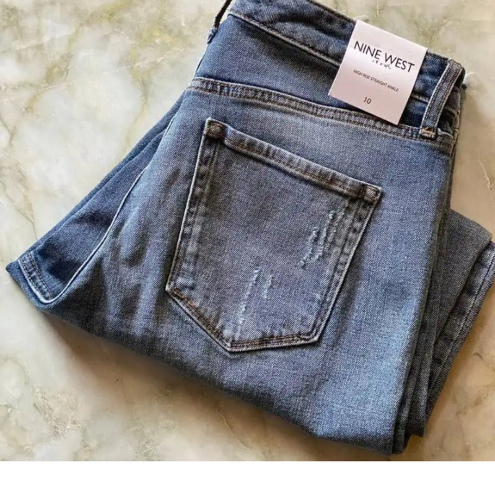 STREET WEAR NWT ÌHIGH RISE STRAIGHT LEG DENIM JEANS